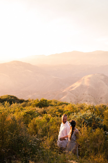 minimal earthy elopement at Knapp's Castle