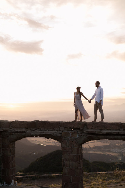minimal earthy elopement at Knapp's Castle