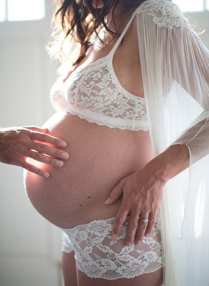 Amanda's maternity photos by Elizabeth Messina