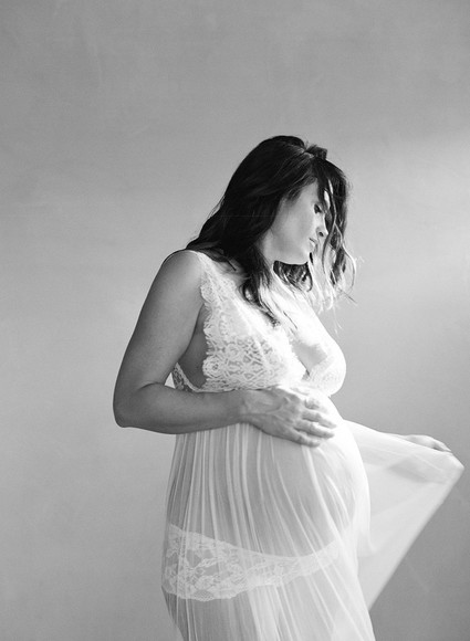 Amanda's maternity photos by Elizabeth Messina