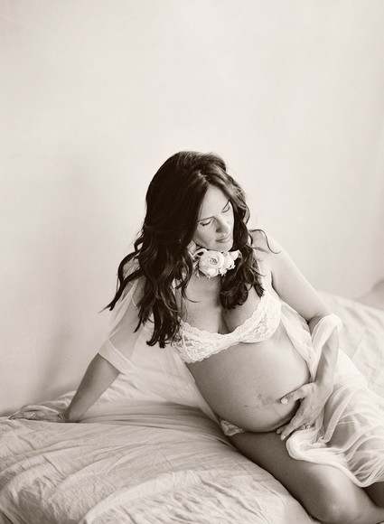Amanda's maternity photos by Elizabeth Messina
