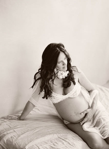 Amanda's maternity photos by Elizabeth Messina