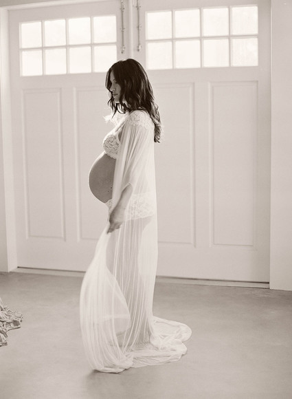 Amanda's maternity photos by Elizabeth Messina