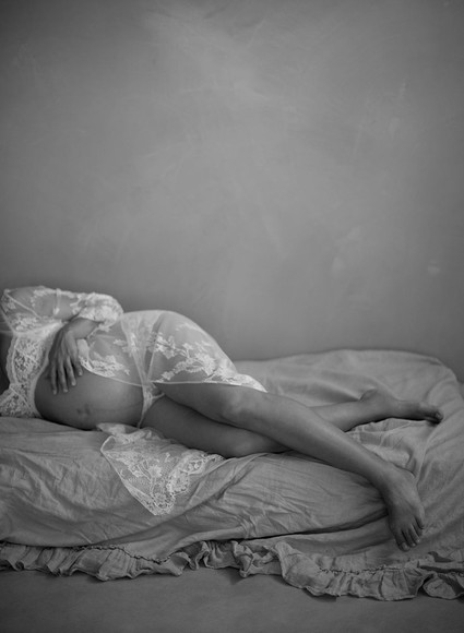 Amanda's maternity photos by Elizabeth Messina