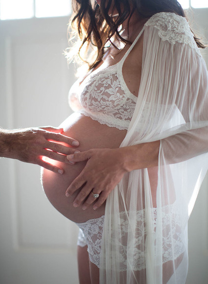 Amanda's maternity photos by Elizabeth Messina