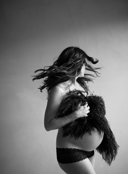 Amanda's maternity photos by Elizabeth Messina