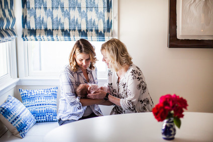 lifestyle newborn photos in Los Angeles