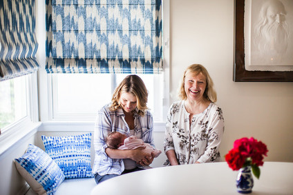 lifestyle newborn photos in Los Angeles