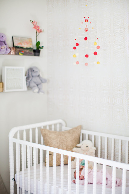 lifestyle newborn photos in Los Angeles