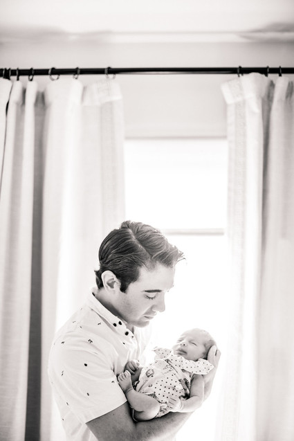 lifestyle newborn photos in Los Angeles