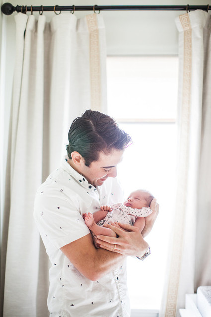 lifestyle newborn photos in Los Angeles