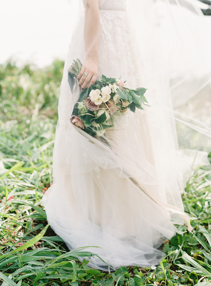 Vintage botanical wedding at Puakea Ranch in Hawaii