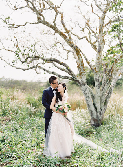 Vintage botanical wedding at Puakea Ranch in Hawaii