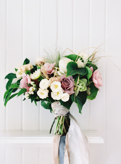 Vintage botanical wedding at Puakea Ranch in Hawaii