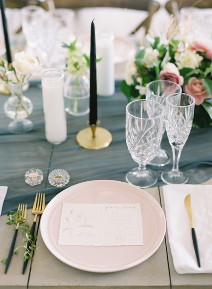 Vintage botanical wedding at Puakea Ranch in Hawaii Inspiration