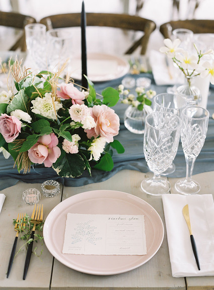 Vintage botanical wedding at Puakea Ranch in Hawaii Inspiration