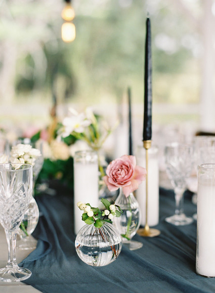 Vintage botanical wedding at Puakea Ranch in Hawaii