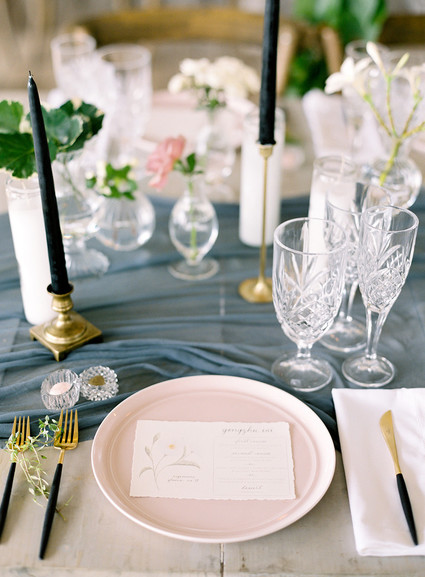 Vintage botanical wedding at Puakea Ranch in Hawaii Inspiration