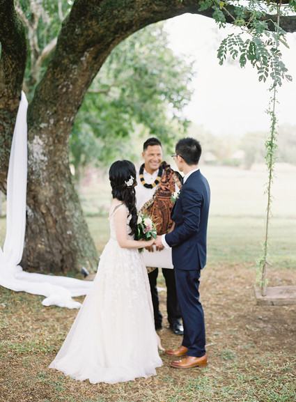 Vintage botanical wedding at Puakea Ranch in Hawaii