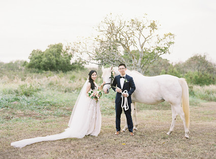 Vintage botanical wedding at Puakea Ranch in Hawaii