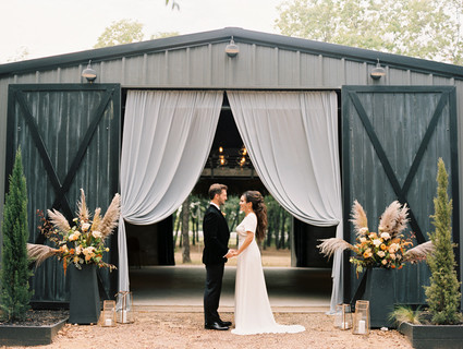 Elegant modern fall wedding ideas at The Forge in Dallas