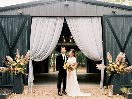 Elegant modern fall wedding ideas at The Forge in Dallas