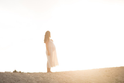 beachside maternity photos