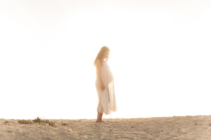 beachside maternity photos