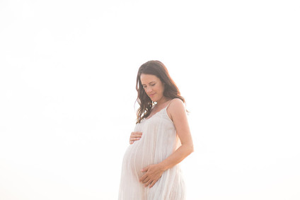 beachside maternity photos