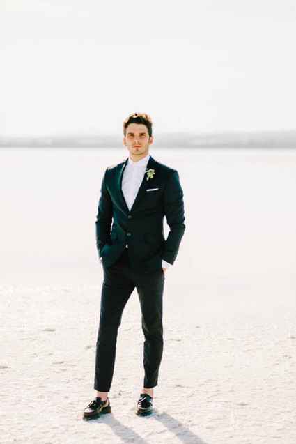 Fancy elopement inspiration at La Laguna Rosa de Torrevieja in Spain Inspiration