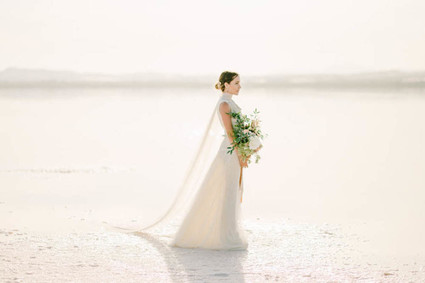 Fancy elopement inspiration at La Laguna Rosa de Torrevieja in Spain Inspiration