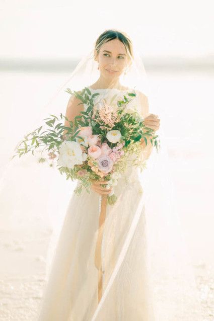 Fancy elopement inspiration at La Laguna Rosa de Torrevieja in Spain Inspiration