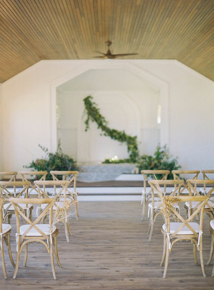 Coastal fall wedding ideas at the Steeple House in Maui