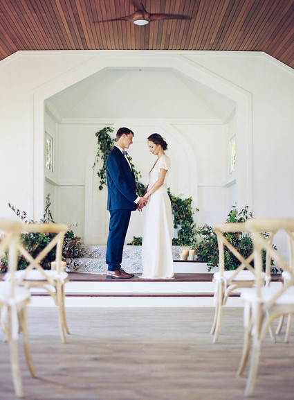 Coastal fall wedding ideas at the Steeple House in Maui