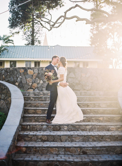 Coastal fall wedding ideas at the Steeple House in Maui