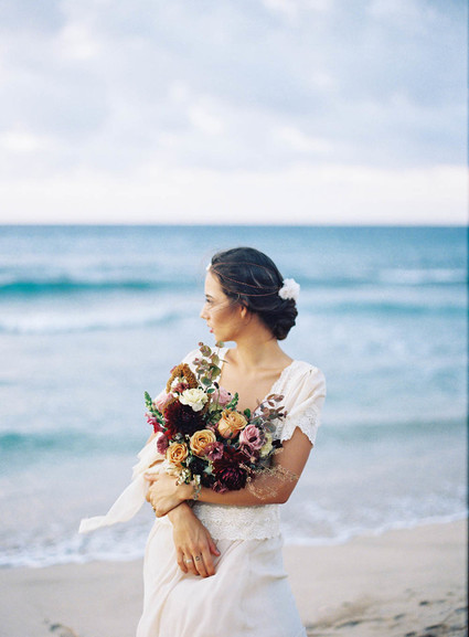 Coastal fall wedding ideas at the Steeple House in Maui