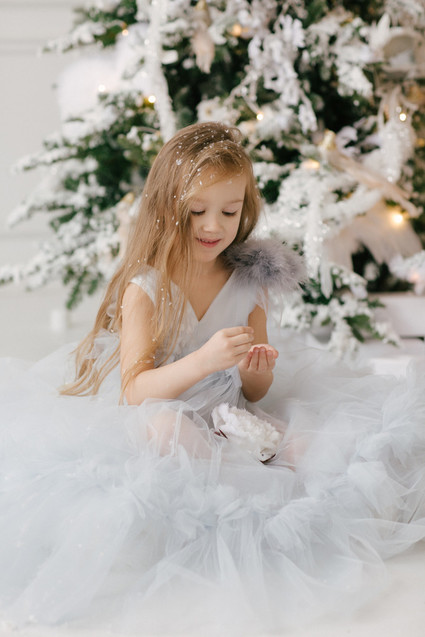 White and gold Christmas wonderland decor ideas