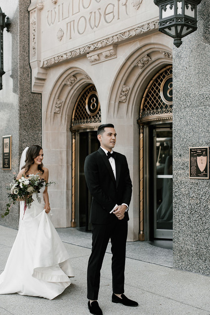 Modern winter Chicago wedding at the Chicago Athletic Association