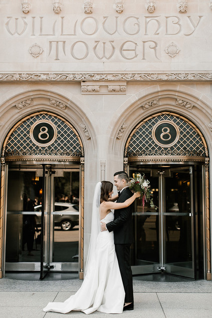 Modern winter Chicago wedding at the Chicago Athletic Association