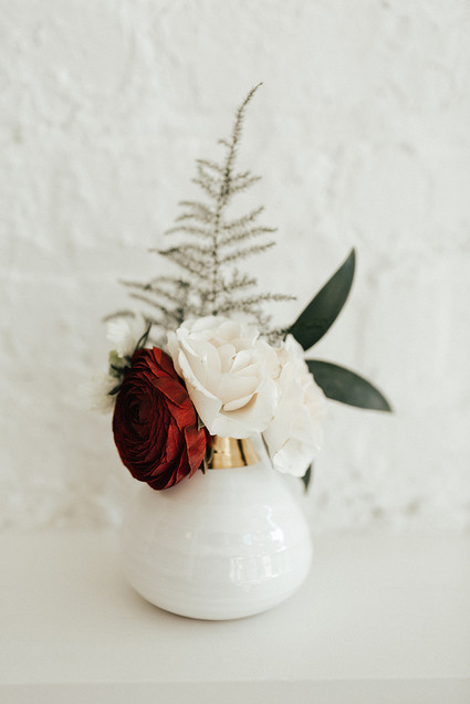 Modern winter Chicago wedding at the Chicago Athletic Association