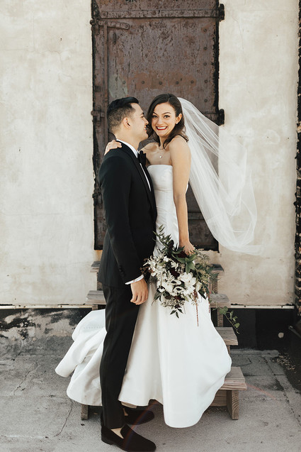 Modern winter Chicago wedding at the Chicago Athletic Association
