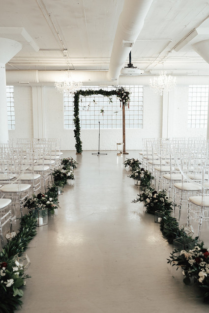 Modern winter Chicago wedding at the Chicago Athletic Association