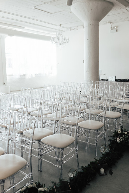 Modern winter Chicago wedding at the Chicago Athletic Association