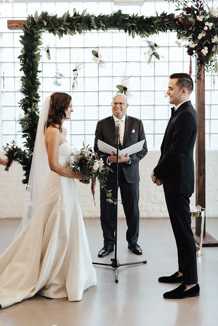 Modern winter Chicago wedding at the Chicago Athletic Association