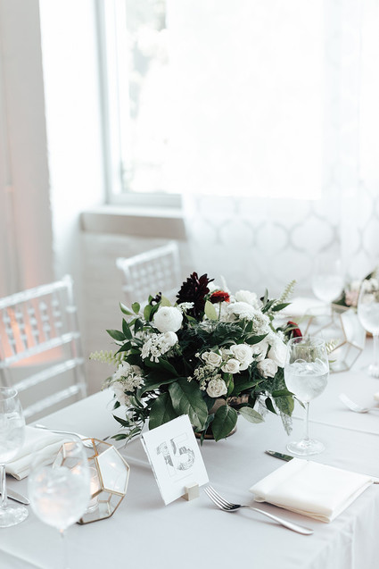 Modern winter Chicago wedding at the Chicago Athletic Association