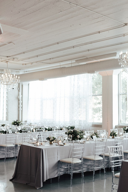 Modern winter Chicago wedding at the Chicago Athletic Association