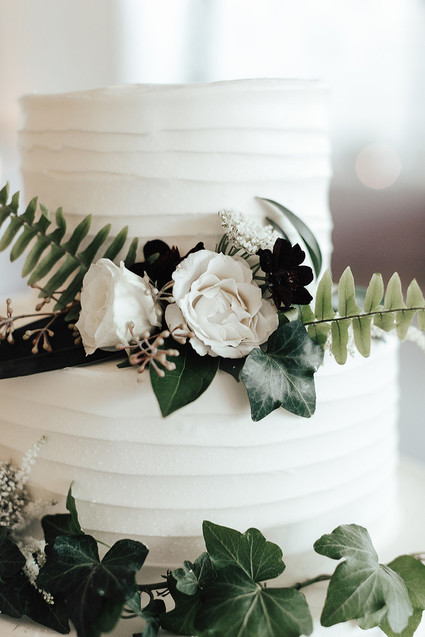 Modern winter Chicago wedding at the Chicago Athletic Association