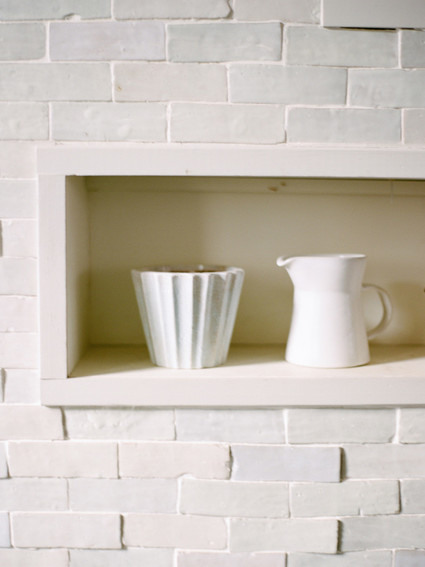 Feminine neutral wedding ideas at Foxfire Mountain House in the Catskills