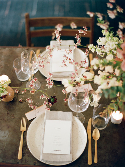 Feminine neutral wedding ideas at Foxfire Mountain House in the Catskills