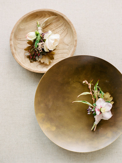 Feminine neutral wedding ideas at Foxfire Mountain House in the Catskills